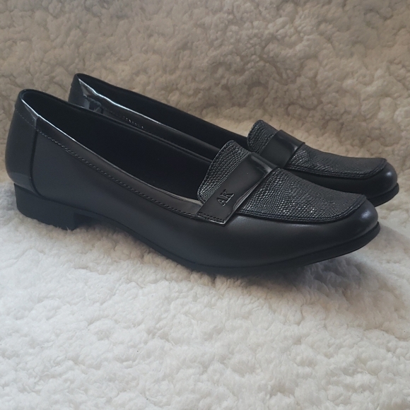 Anne Klein Vittorio Navy Blue flats in size 11 - Picture 3 of 6